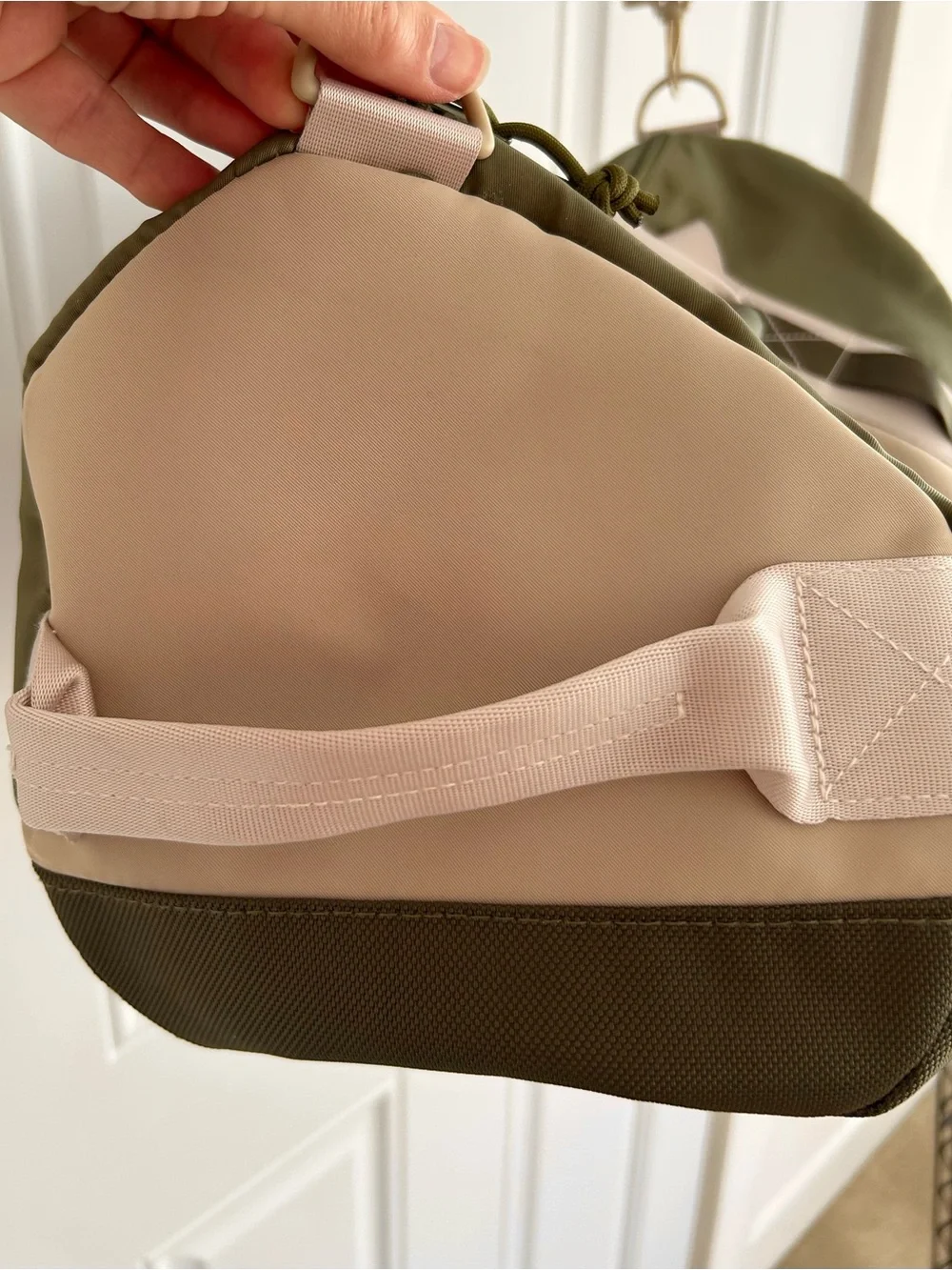 NWT Goodfellow Men’s Large Green Tan Canvas Duffle Gym Bag Interior Organization